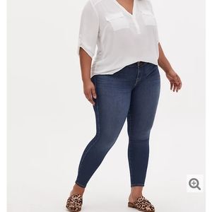 Torrid 18S Jeggings Super Stretch Medium Wash